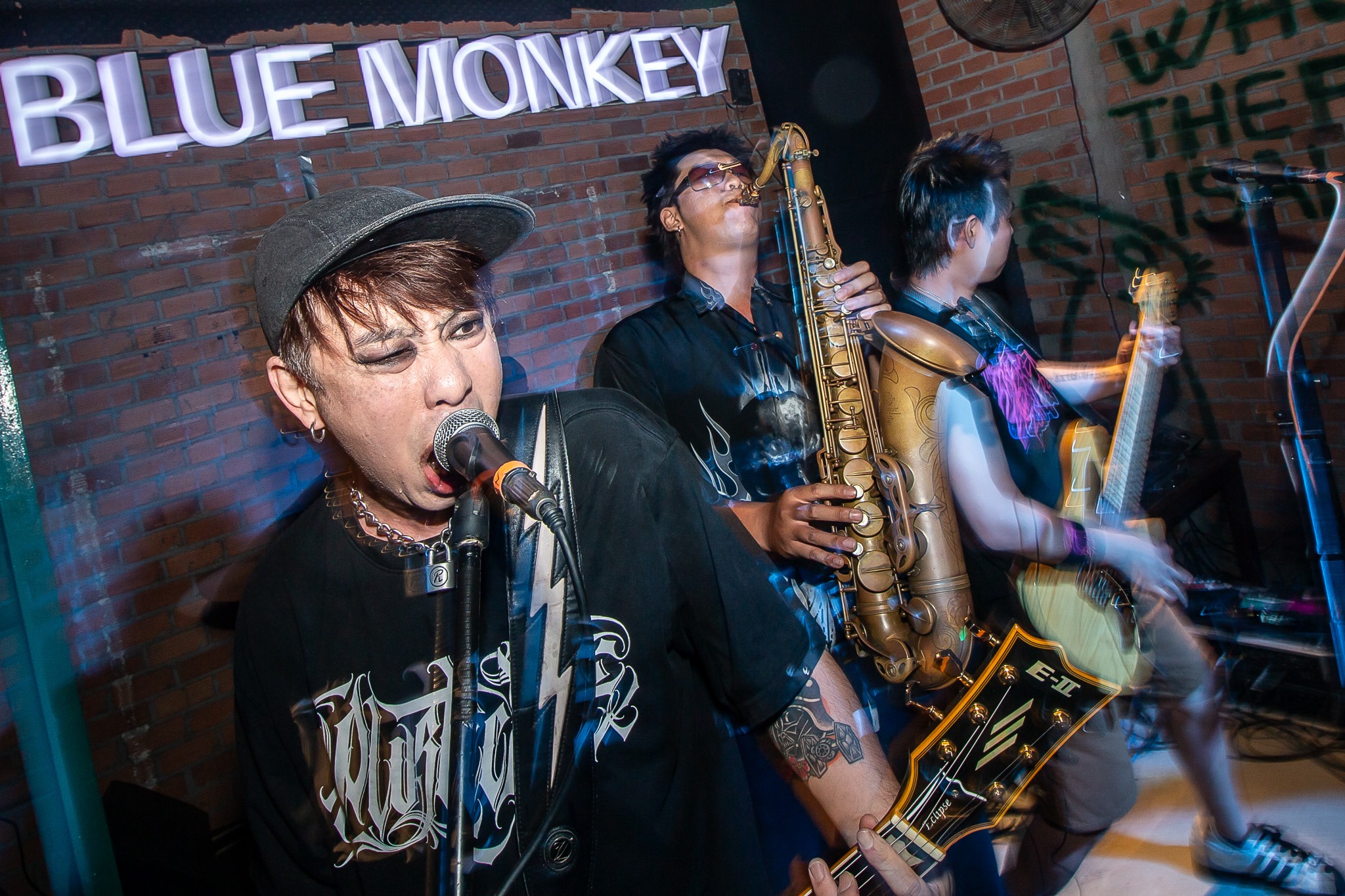 jaigon orchestra, 18 18, broken flower, yee water, kinh duong va ot punk rock death metal gig by ethos collective live at blue monkey HCMC concert photography by Cá Koi Lang Thang